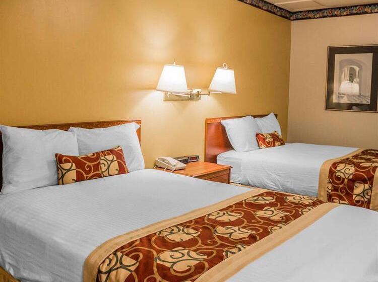 בית מלון כפרי Rodeway Inn