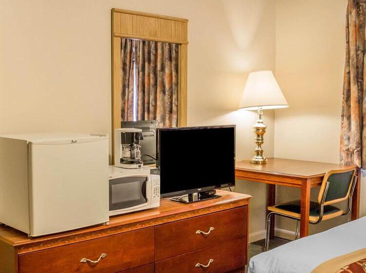 בית מלון כפרי Rodeway Inn