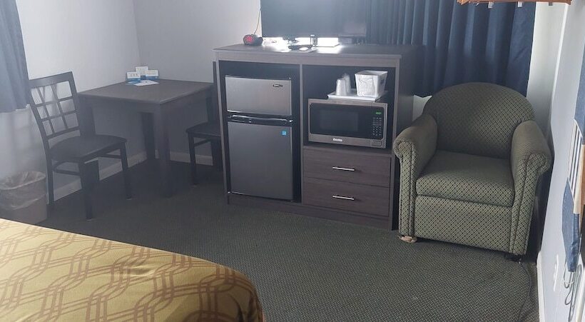 בית מלון כפרי Rodeway Inn