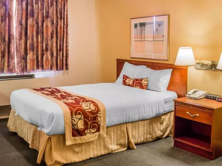 בית מלון כפרי Rodeway Inn