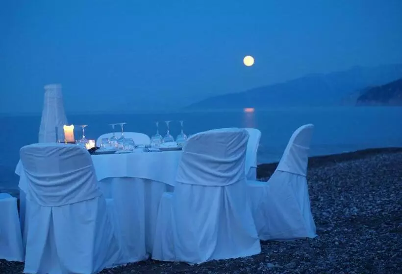 酒店 Thalatta Seaside