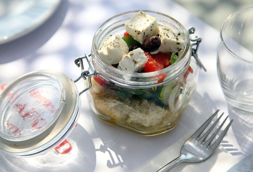 ホテル Thalatta Seaside