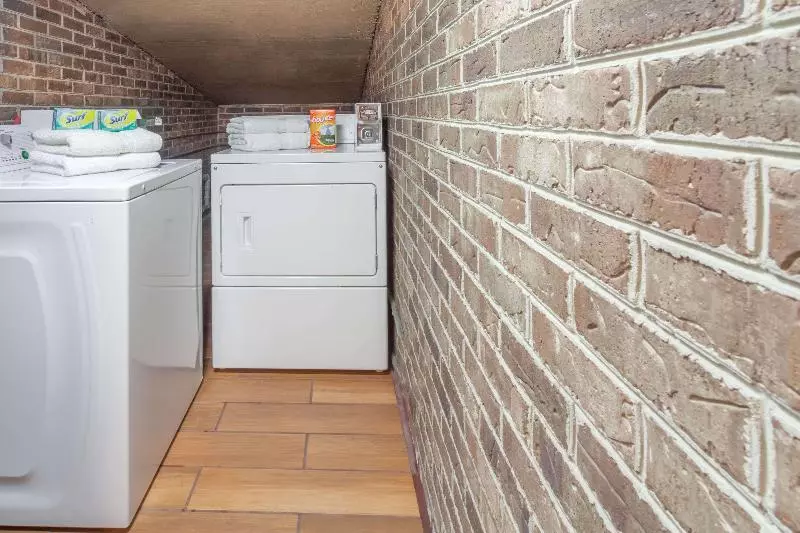 모텔 Super 8 By Wyndham Kingston