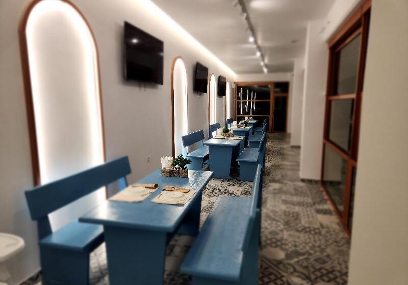 Hillside Studios & Apartments