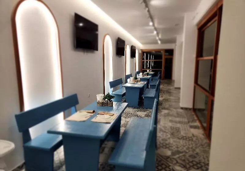 Hillside Studios & Apartments