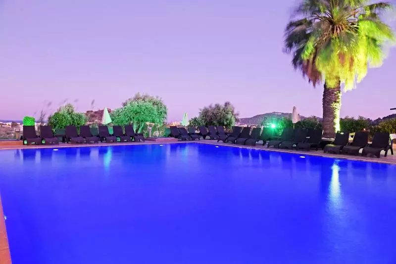 Hillside Studios & Apartments