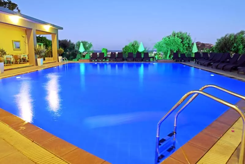 Hillside Studios & Apartments