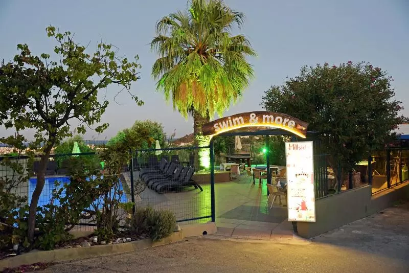 Hillside Studios & Apartments