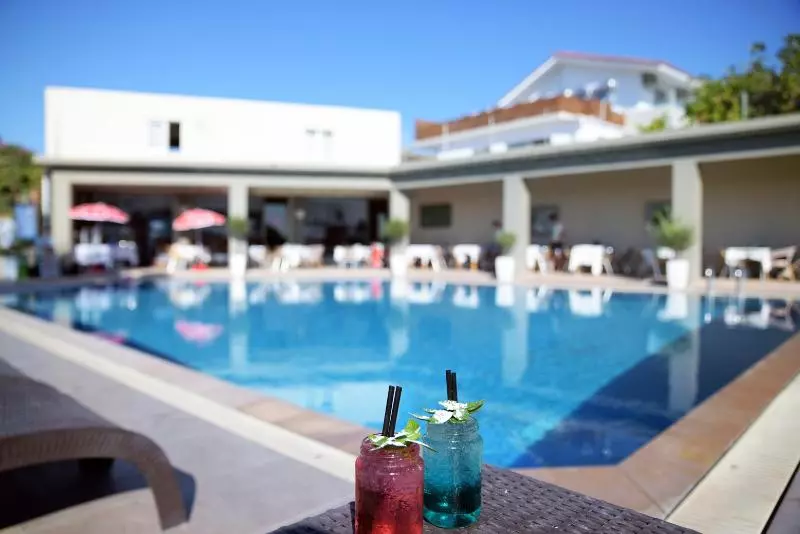 Hillside Studios & Apartments