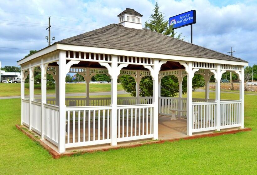 فندق Castle Inn & Suites Chickasha