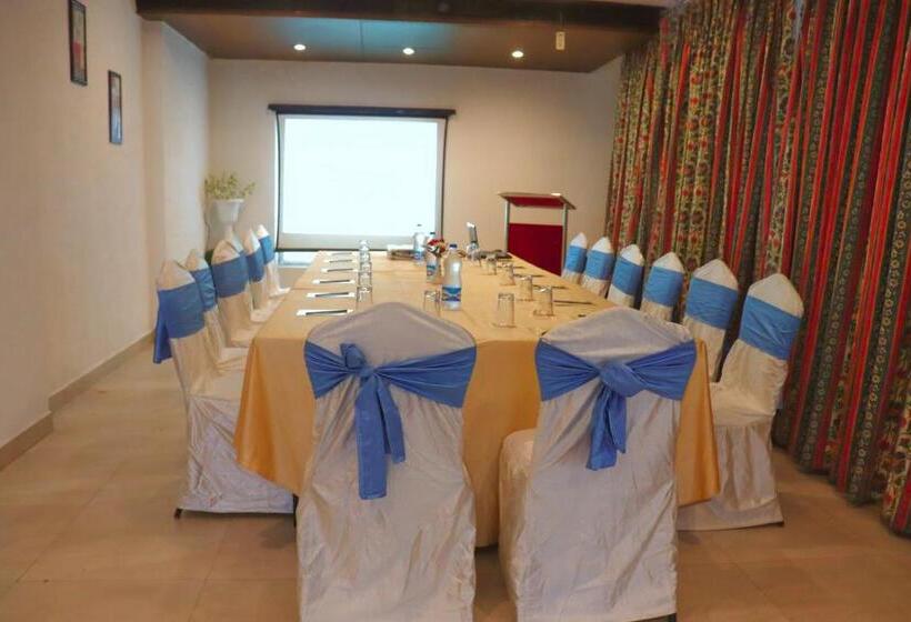 Hotel Clarks Collection Bhavnagar