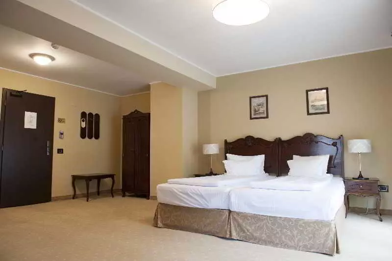 בית מלון כפרי Classic Inn