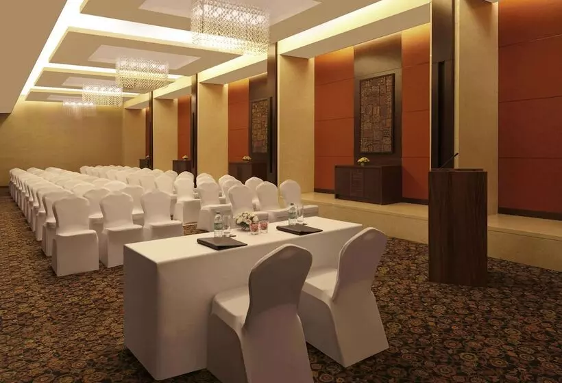 فندق Doubletree By Hilton Punechinchwad