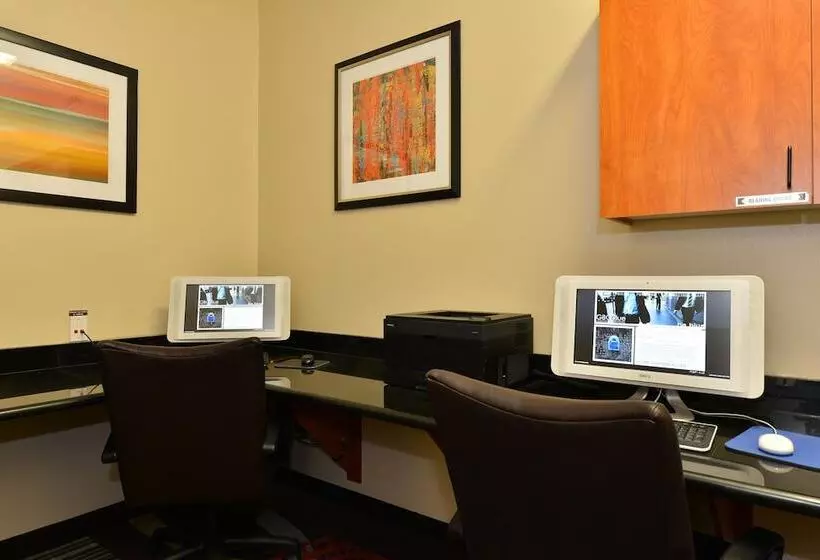 Отель Holiday Inn Express Vancouver North, An Ihg