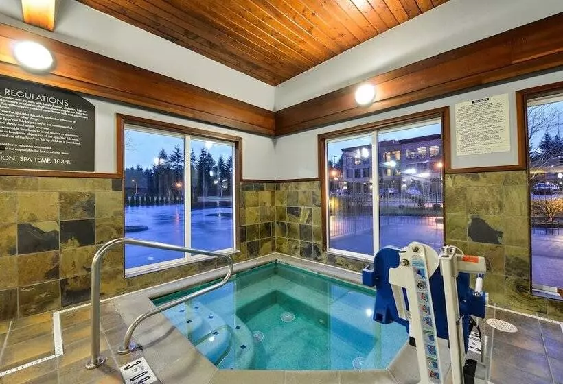 Отель Holiday Inn Express Vancouver North, An Ihg