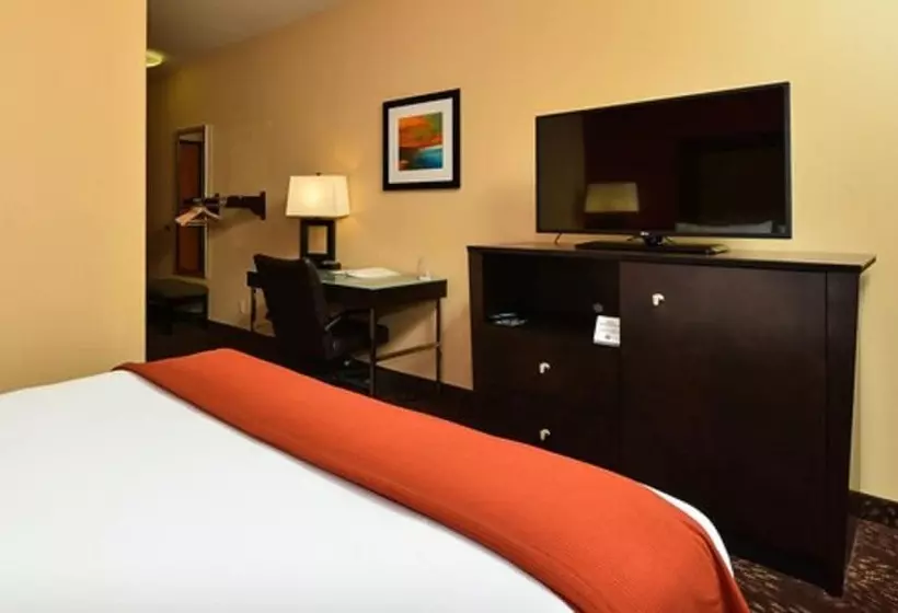 Отель Holiday Inn Express Vancouver North, An Ihg