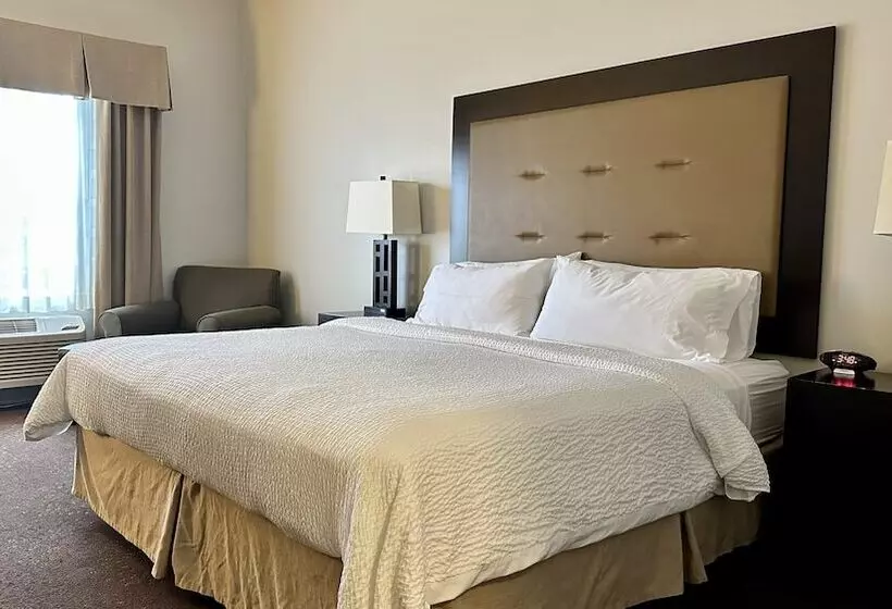 Отель Holiday Inn Express Vancouver North, An Ihg