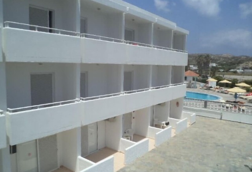 ホテル Kamari Bay