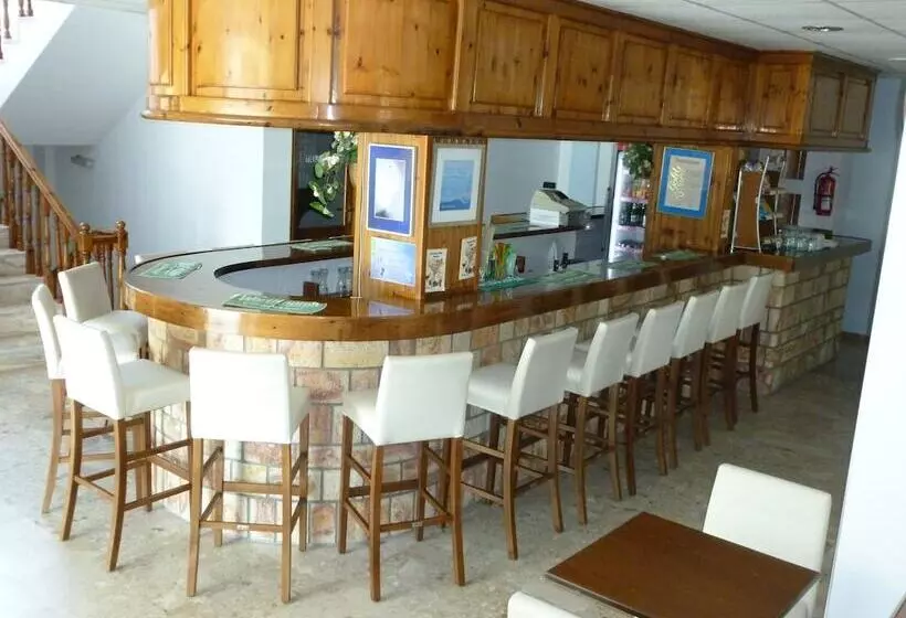 ホテル Kamari Bay