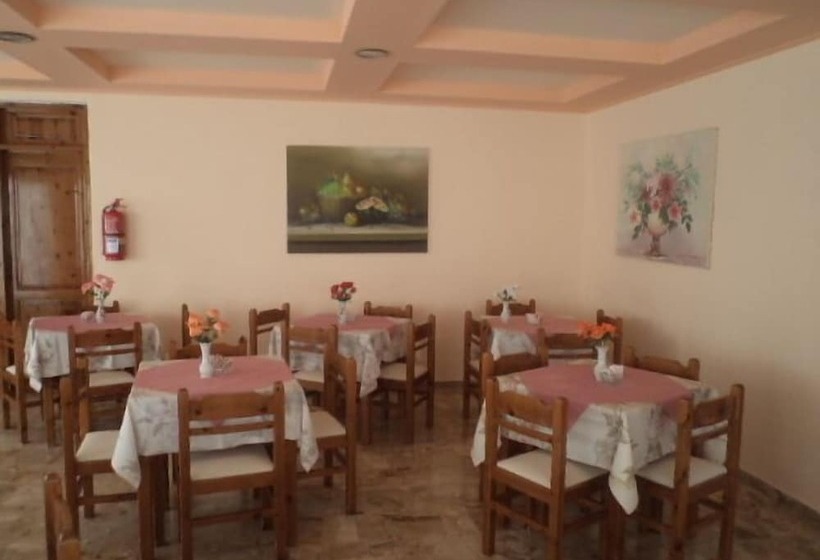 ホテル Kamari Bay