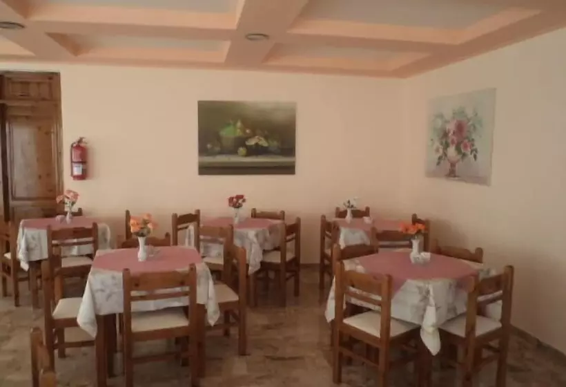 ホテル Kamari Bay