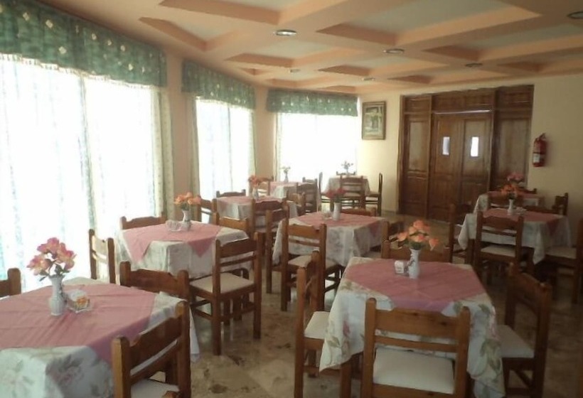 ホテル Kamari Bay