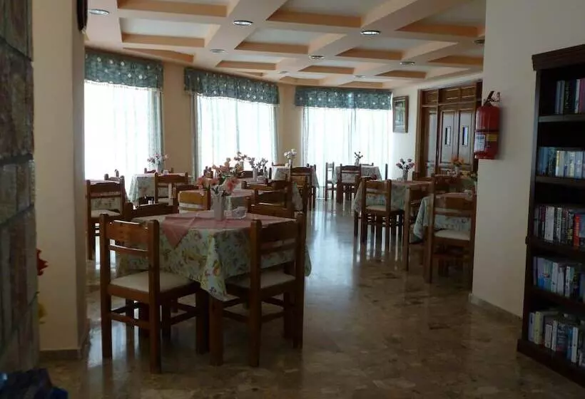 ホテル Kamari Bay