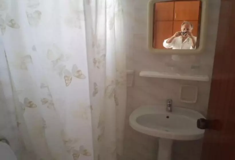 ホテル Kamari Bay