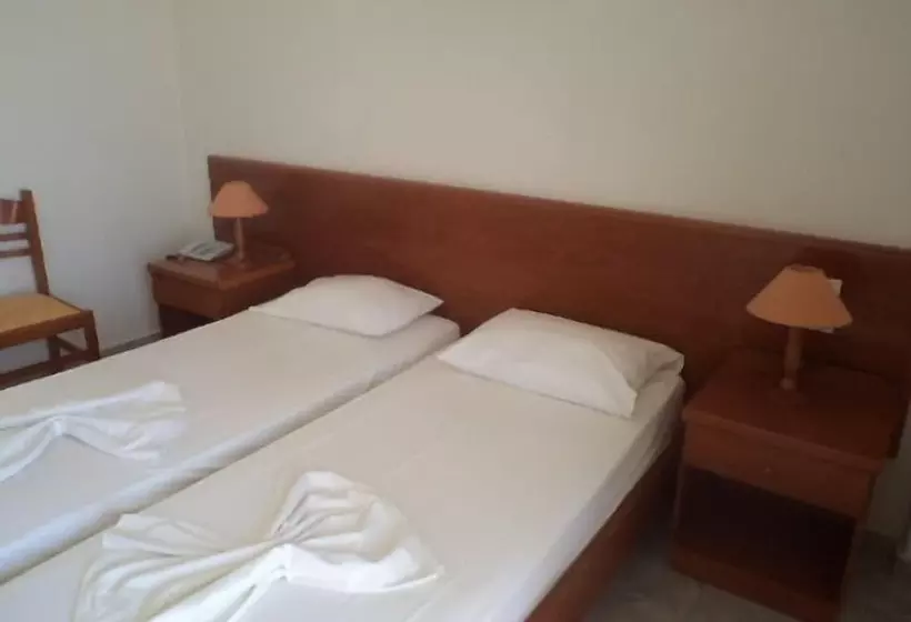 ホテル Kamari Bay