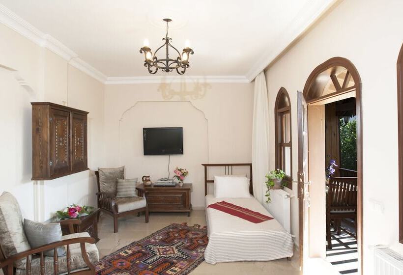 Отель Mandarin & Mango Boutique