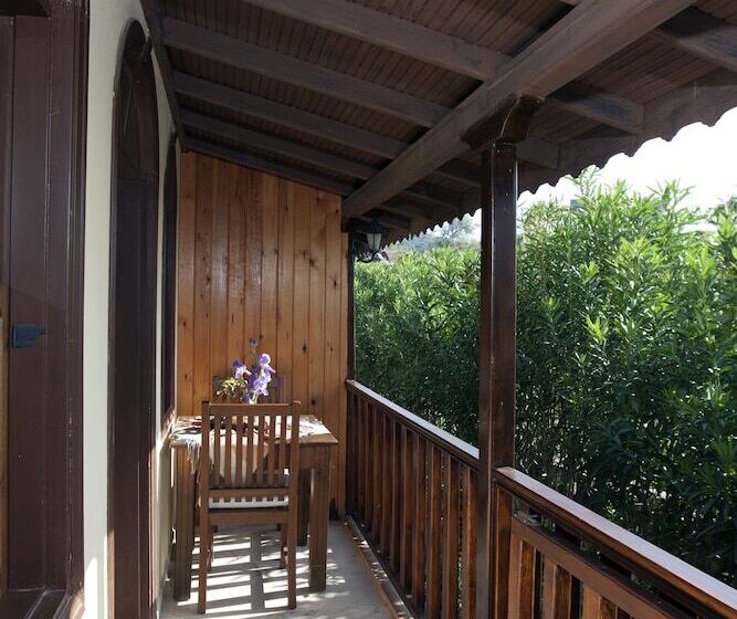 Отель Mandarin & Mango Boutique