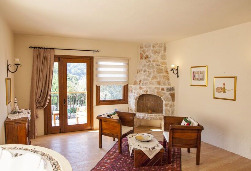 Отель Mandarin & Mango Boutique