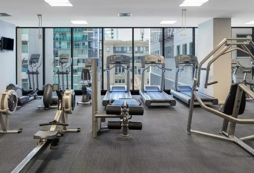 ホテル Oaks Melbourne On William Suites