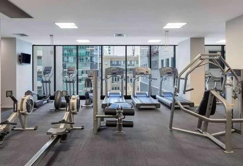 ホテル Oaks Melbourne On William Suites