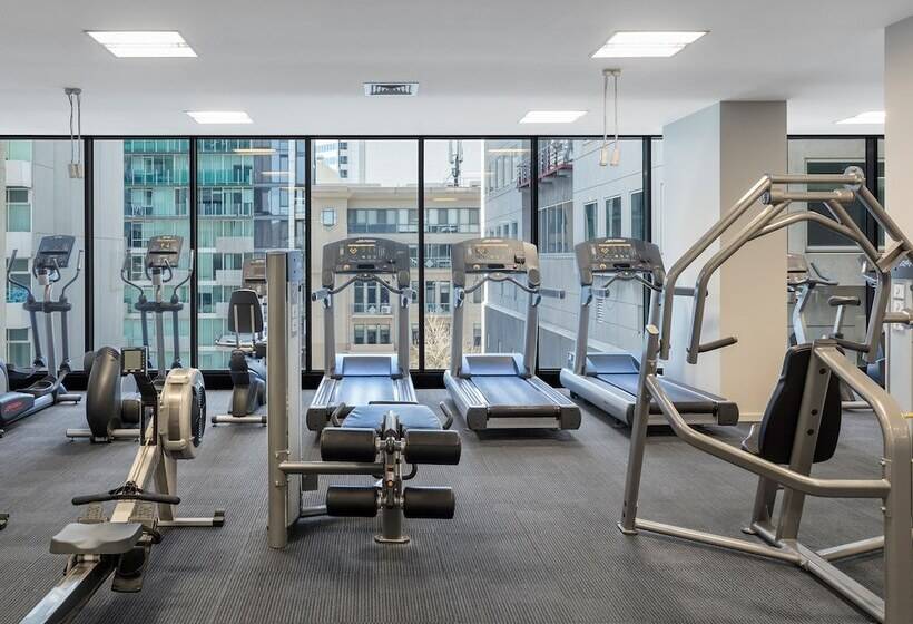 酒店 Oaks Melbourne On William Suites