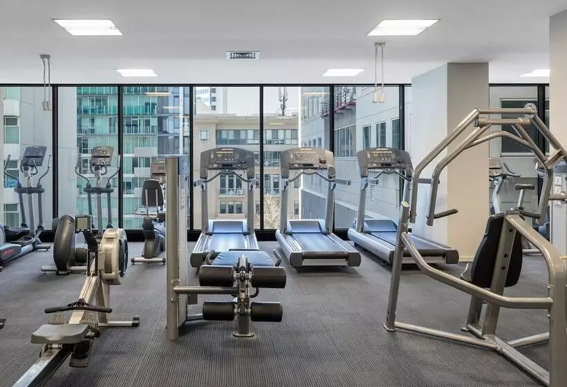 ホテル Oaks Melbourne On William Suites