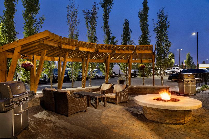 فندق Staybridge Suites West Edmonton, An Ihg