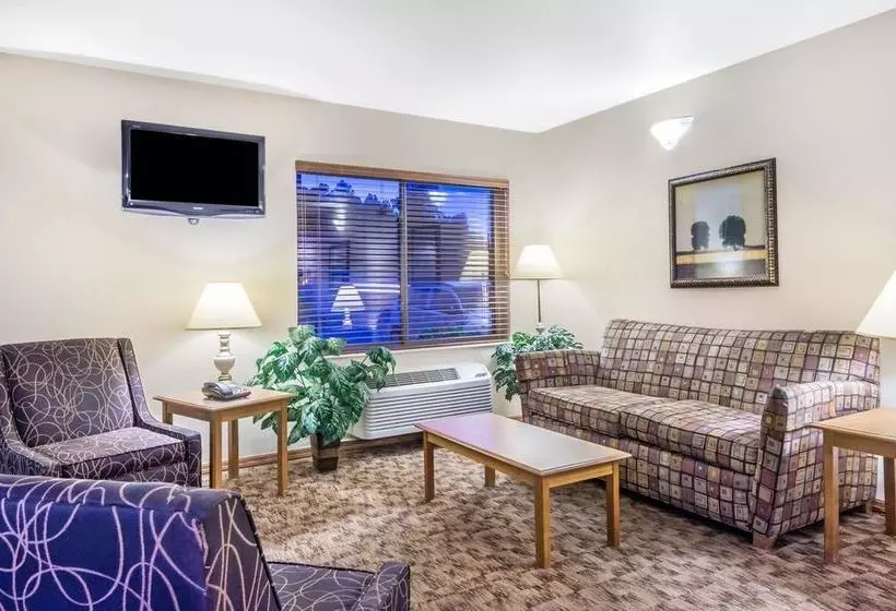 Hotel Super 8 By Wyndham Louisa