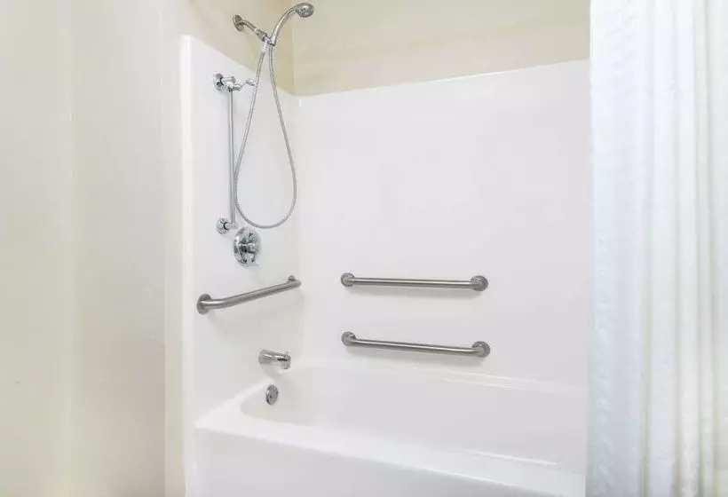 Hotel Super 8 By Wyndham Louisa