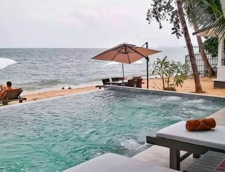 هتل The Cosy Maenam Beach Resort