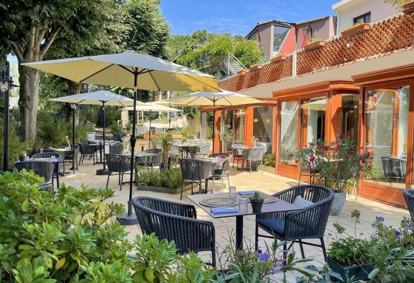 منتجع Quintessia