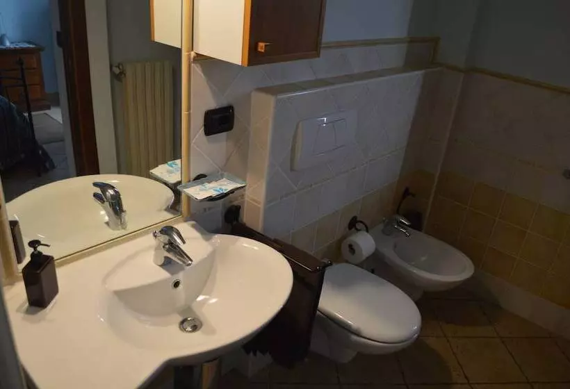 مبيت وإفطار Tra... Monti E Vigne