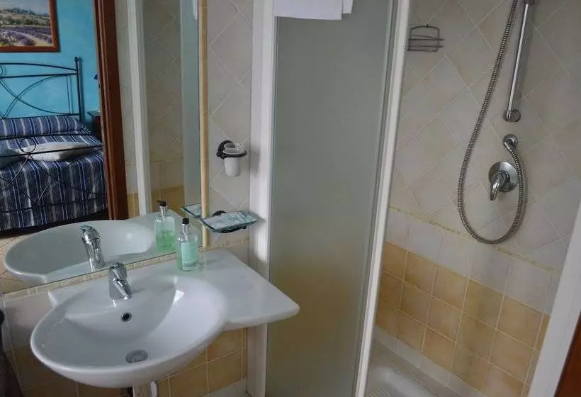 مبيت وإفطار Tra... Monti E Vigne