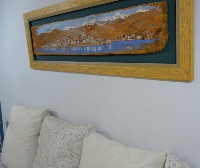 Ganimede Hotel, Galaxidi