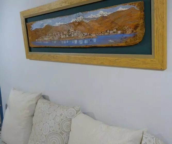 Ganimede Hotel, Galaxidi