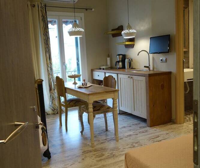 Ganimede Hotel, Galaxidi