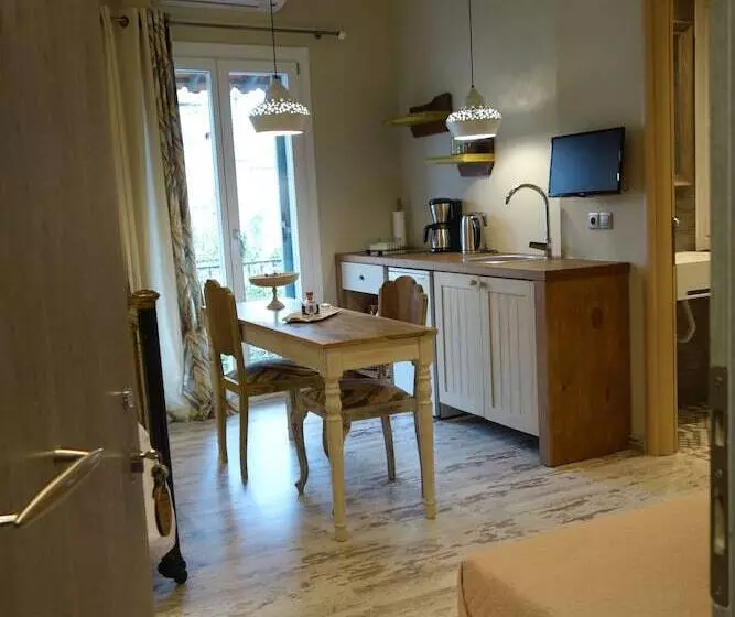 Ganimede Hotel, Galaxidi