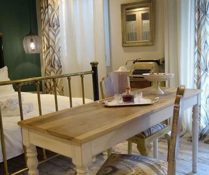 Ganimede Hotel, Galaxidi