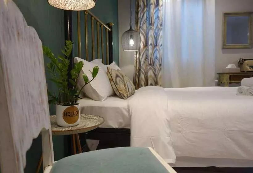 Ganimede Hotel, Galaxidi