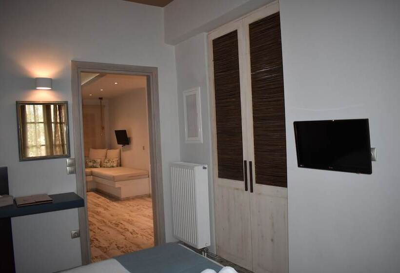 Ganimede Hotel, Galaxidi